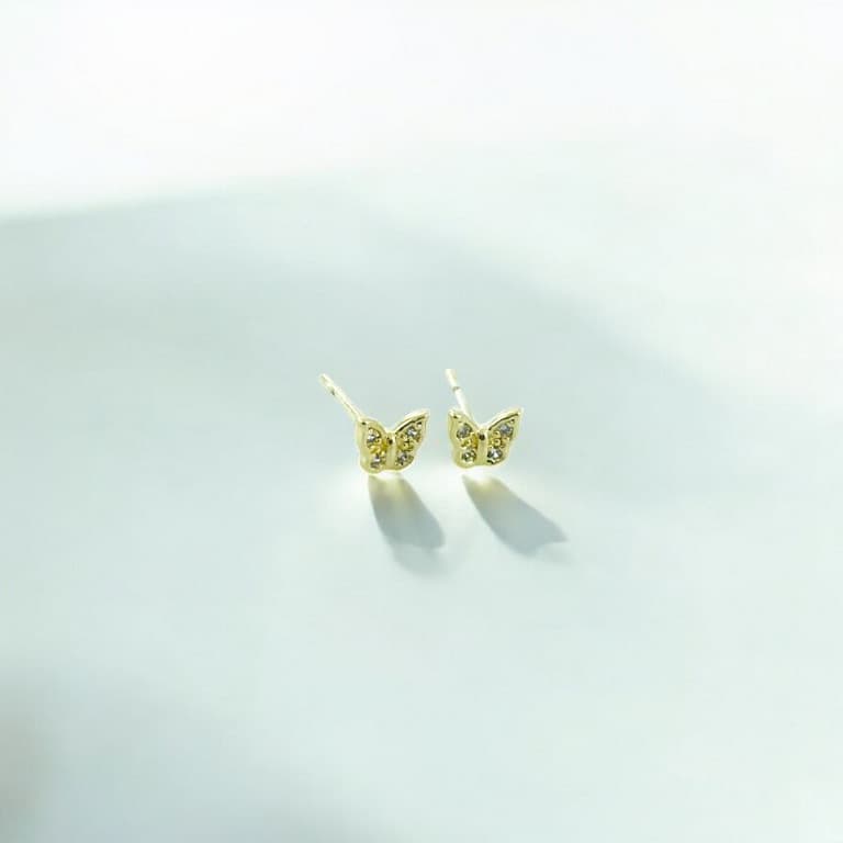 Brinco Borboleta Cravejado Banhado a Ouro 18K