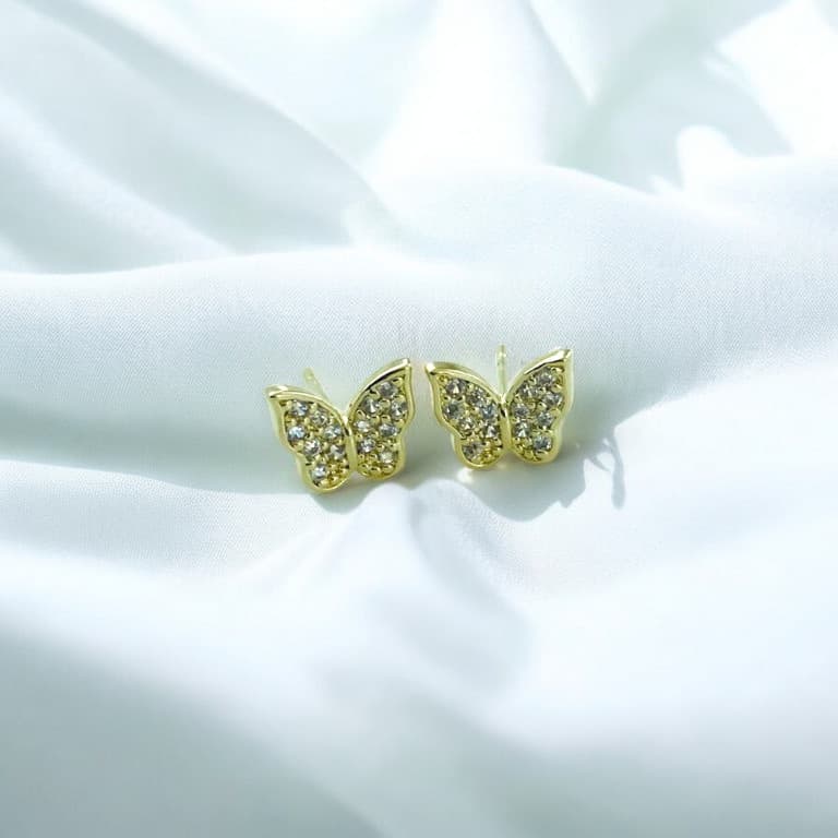 Brinco Borboleta Cravejado Banhado a Ouro 18K