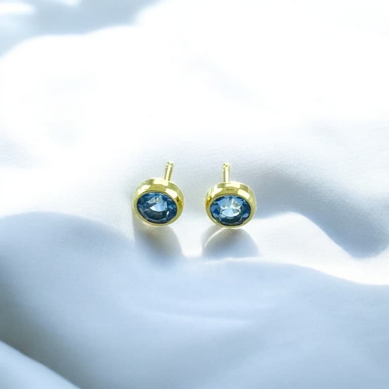 Brinco Bolinha de Pedra Banhado a Ouro 18K — Azul