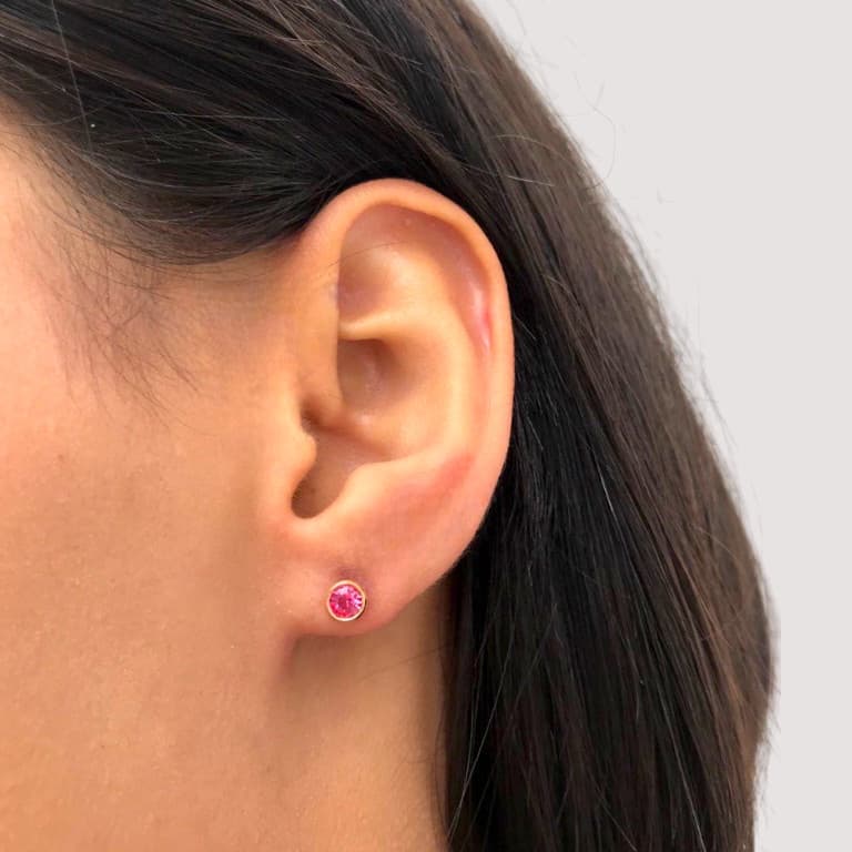 Brinco Bolinha de Pedra Banhado a Ouro 18K — Rosa