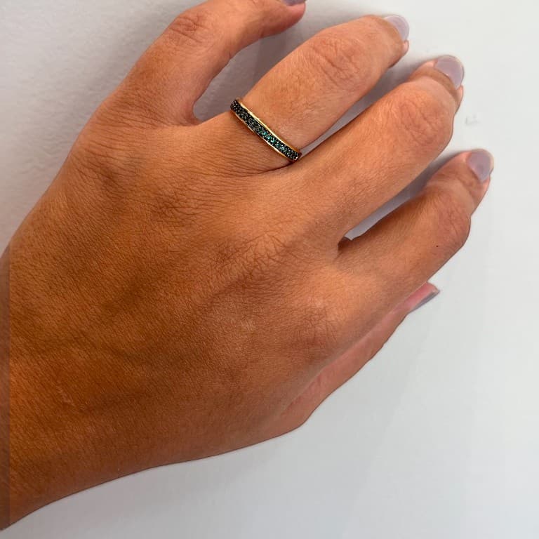 Anel Aparador com Zircônias Verdes Banhado a Ouro 18K — 23