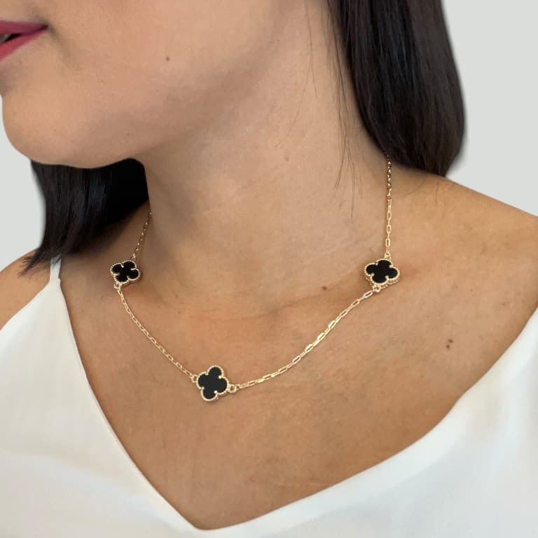 Corrente Elos Cartie com Três Trevos Pretos Banhada a Ouro 18K — default