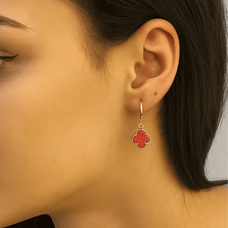 Brinco Argola com Pingente Trevo Rosa Banhado a Ouro 18K