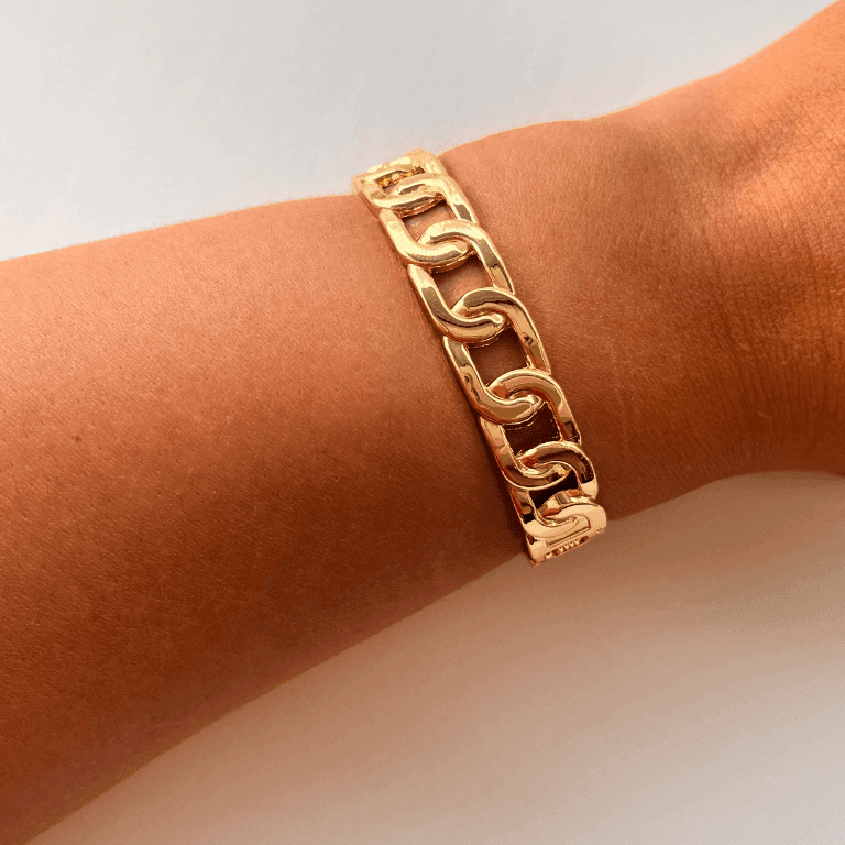 Bracelete Liso com Detalhes Entrelaçados — Ouro