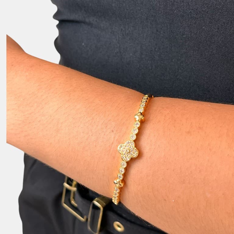 Bracelete Cravejado com Zircônias e Trevo Central Banhado a Ouro 18K — Ouro
