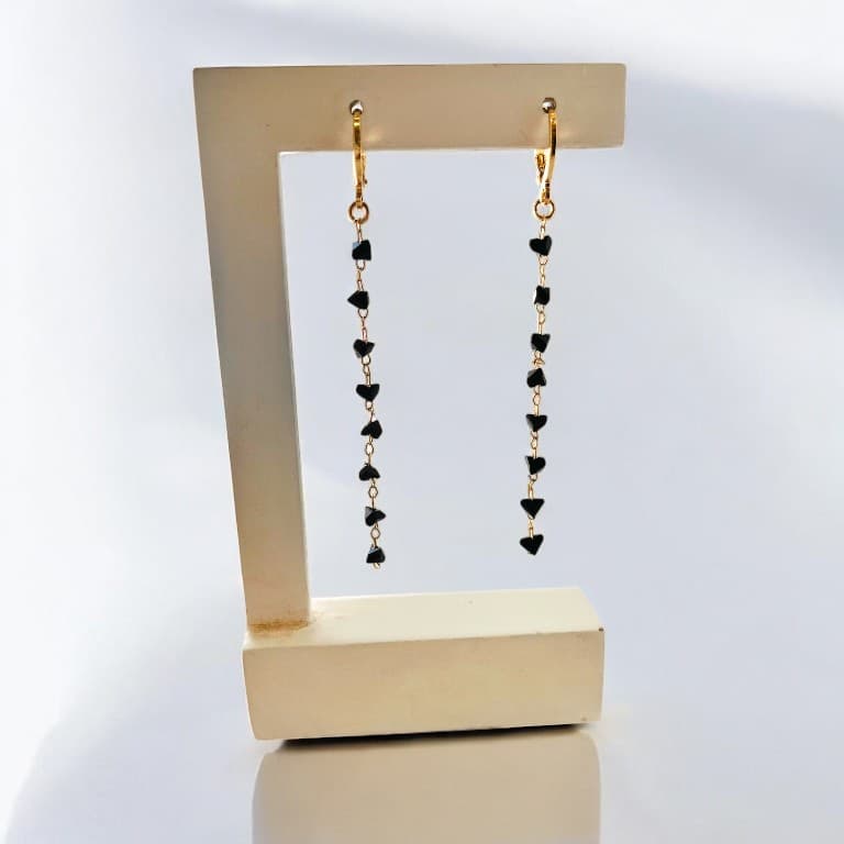 Brinco Argola com Fio de Cristais Preto Banhado a Ouro 18K