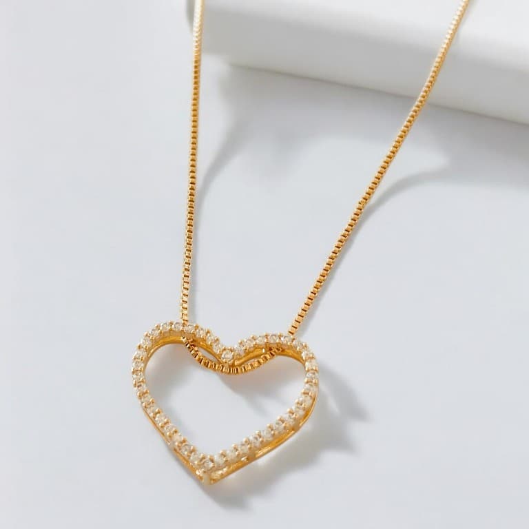Corrente com Pingente de Coração Cravejado em Zircônias Banhado a Ouro 18K — default