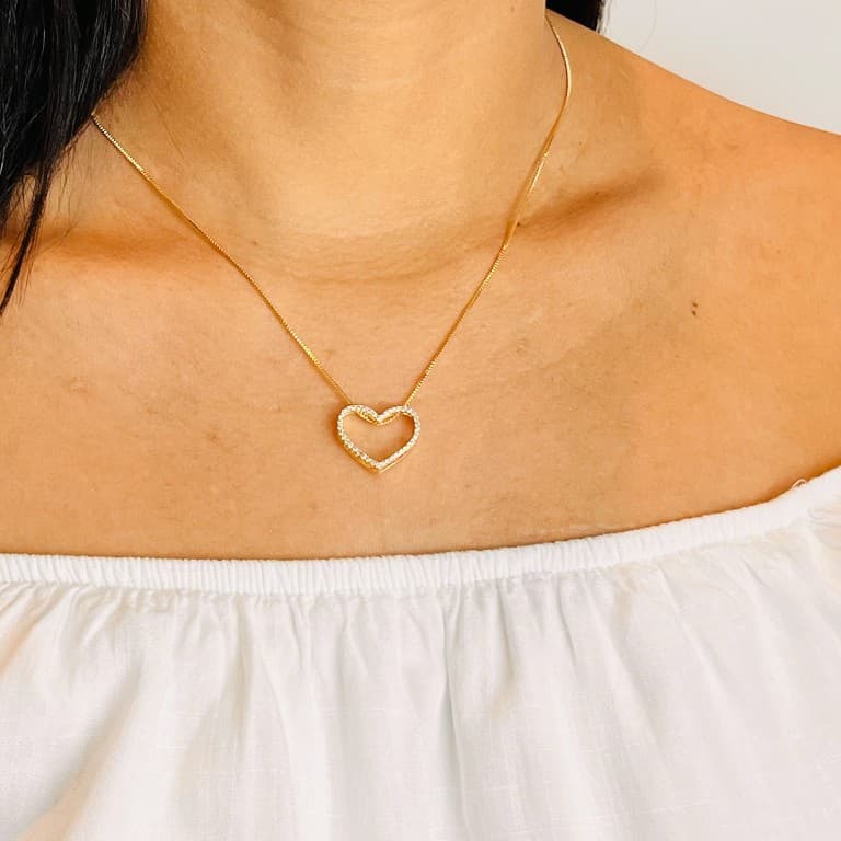 Corrente com Pingente de Coração Cravejado em Zircônias Banhado a Ouro 18K