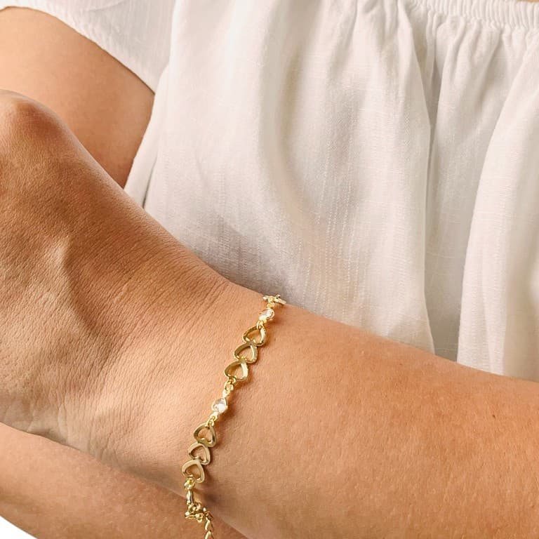 Pulseira Corações com Zircônia em Formato de Coração Banhada a Ouro 18K