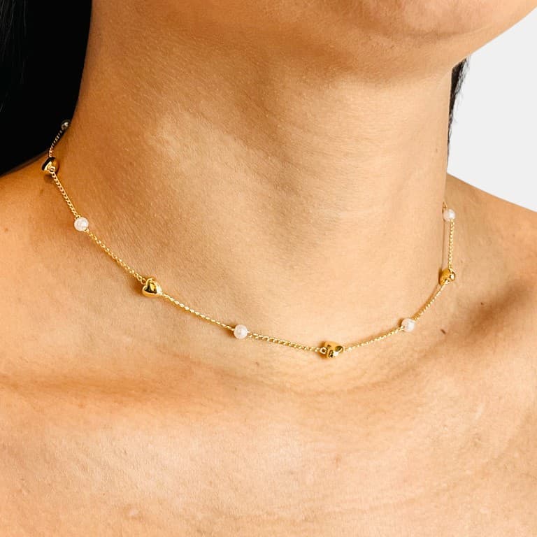 Gargantilha Corações com Pérolas Banhada a Ouro 18K