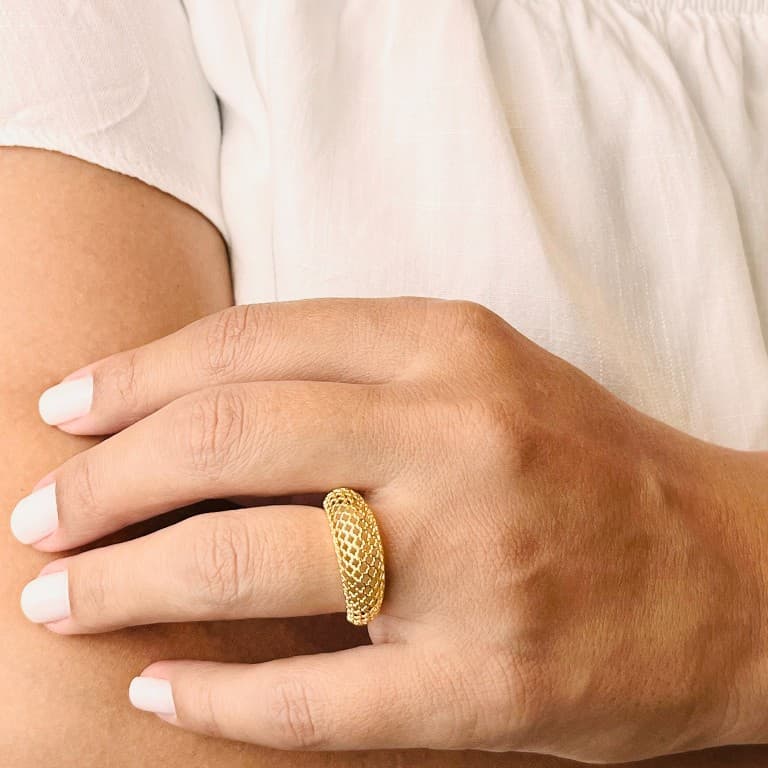 Anel Abaulado Vazado Banhado a Ouro 18K — 20