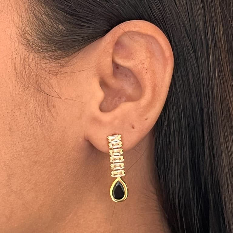 Brinco Riviera com Gota Preta Banhado a Ouro 18K
