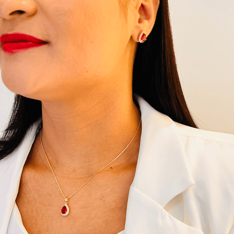 Conjunto Gota com Pedra Vermelha Banhado a Ouro 18K