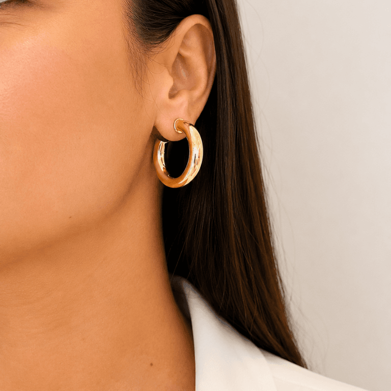 Brinco Meia Argola Lisa Banhada a Ouro 18K