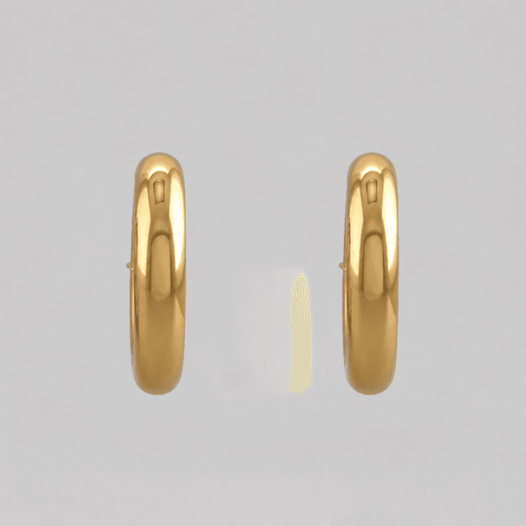 Brinco Meia Argola Lisa Banhada a Ouro 18K