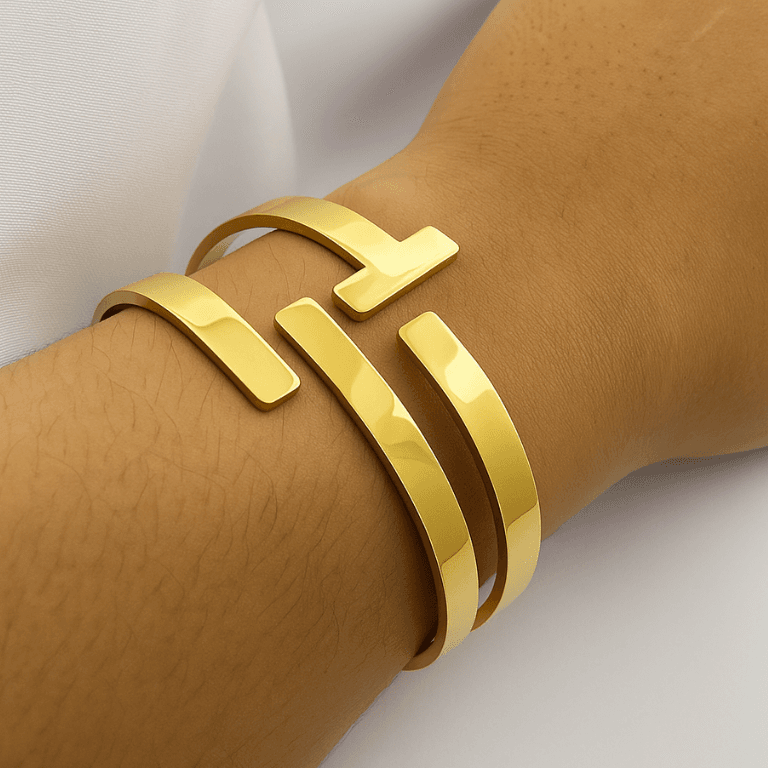 Bracelete Liso com Aro Aberto Banhado a Ouro 18K