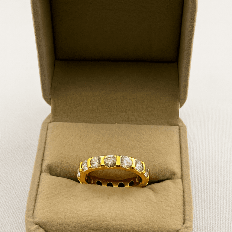 Anel Aparador de Aliança com Zircônias Banhado a Ouro 18K