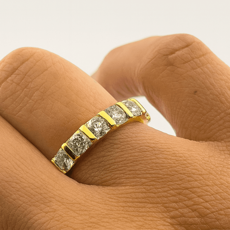 Anel Aparador de Aliança com Zircônias Banhado a Ouro 18K