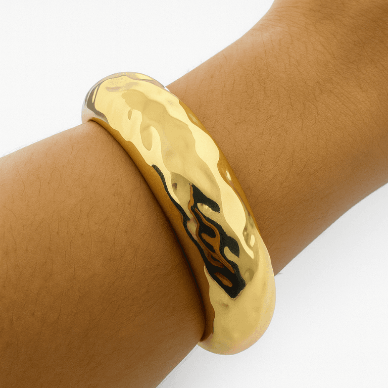 Bracelete com Detalhes Ondulados Banhado a Ouro 18K — Dourado