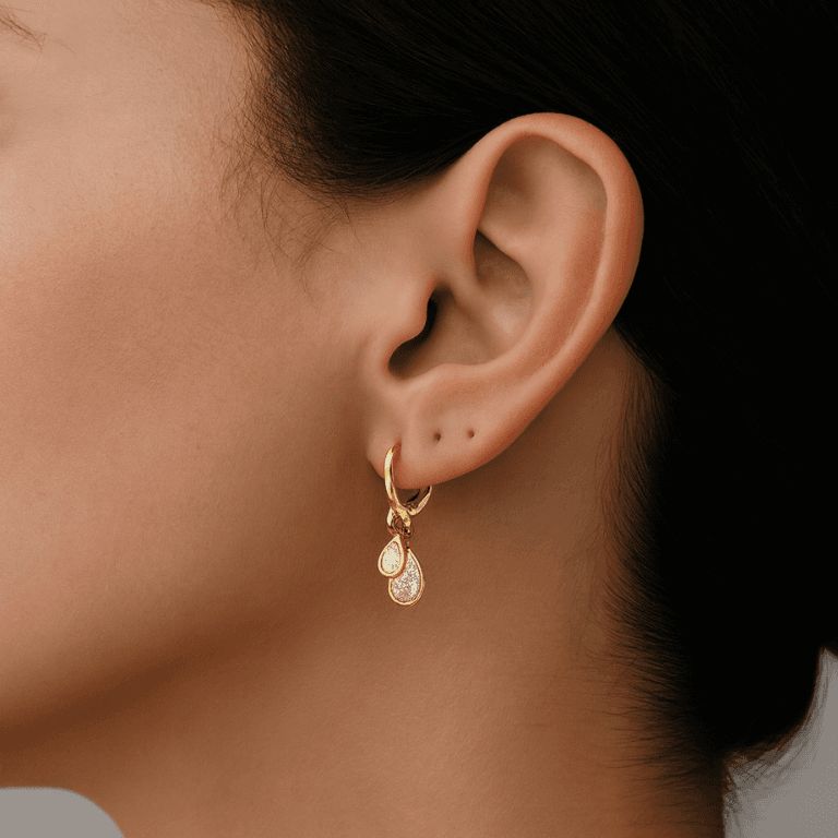 Brinco Argola com Dois Pingentes em Formato de Gota Banhado a Ouro 18K — default