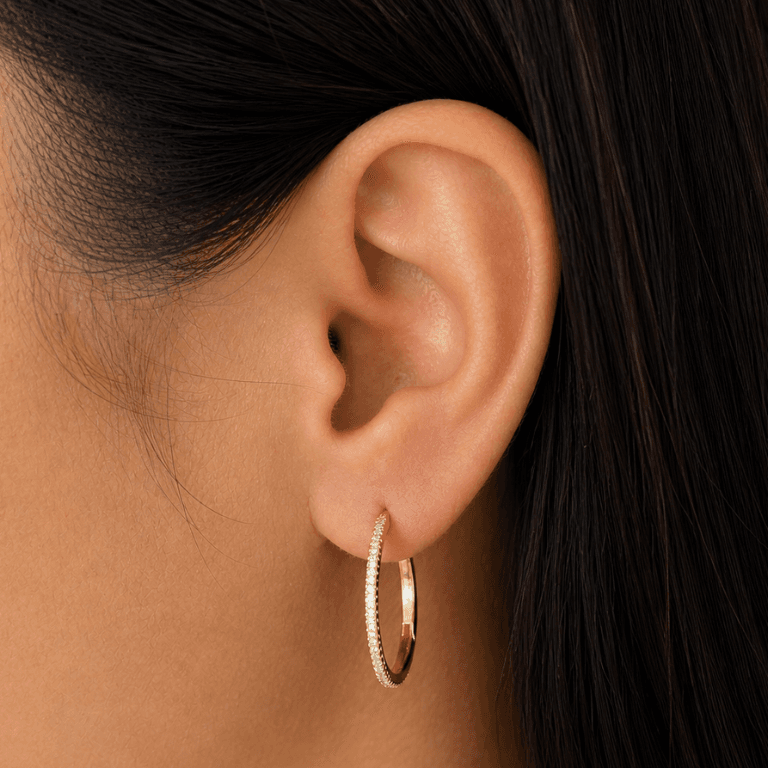 Brinco Argola Cravejada com Zircônias Banhado a Ouro 18K