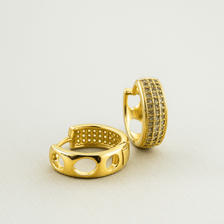 Brinco Argola Cravejada com Círculos Vazados Banhado a Ouro 18K — default