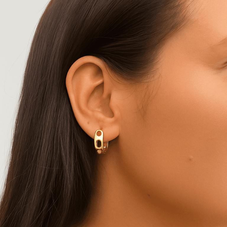 Brinco Argola Cravejada com Círculos Vazados Banhado a Ouro 18K