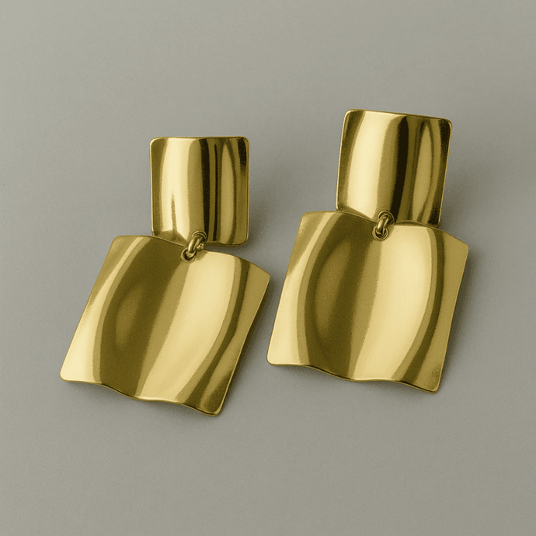 Brinco Liso Quadrado Banhado a Ouro 18K