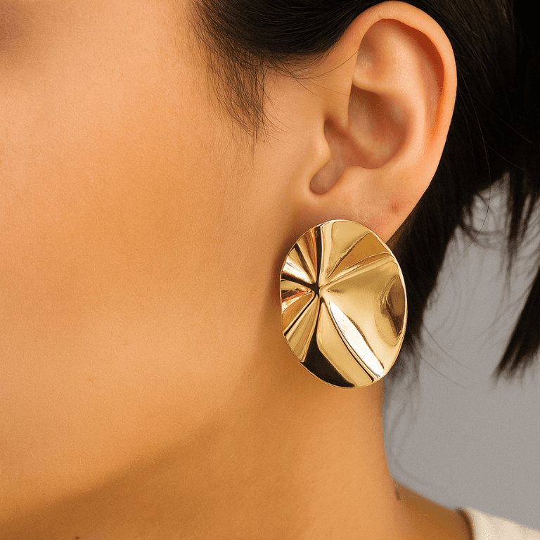 Brinco Liso Martelado Banhado a Ouro 18K — default
