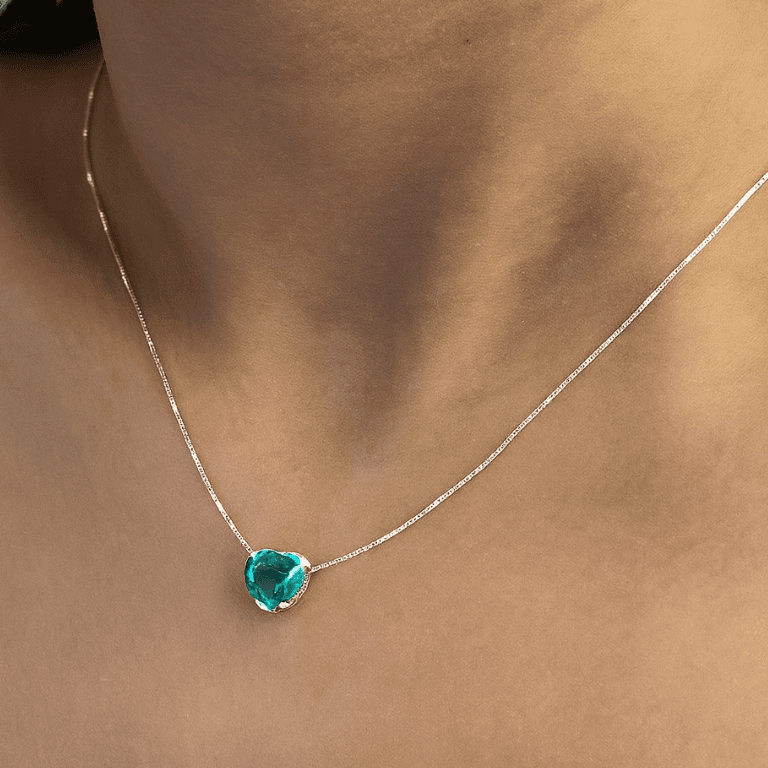 Conjunto Coração Verde em Prata 925 com 4 Garras — default