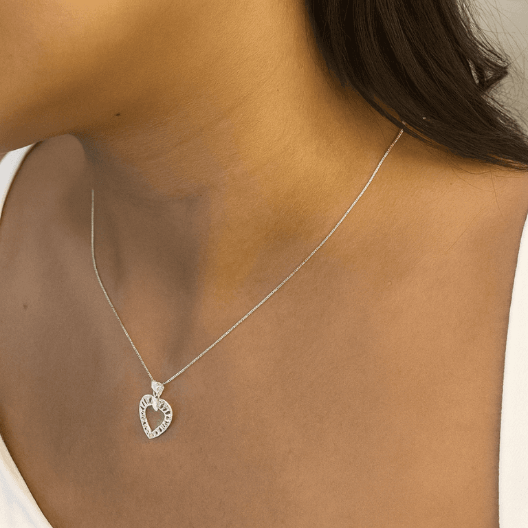 Conjunto Coração com Detalhes Vazados em Prata 925