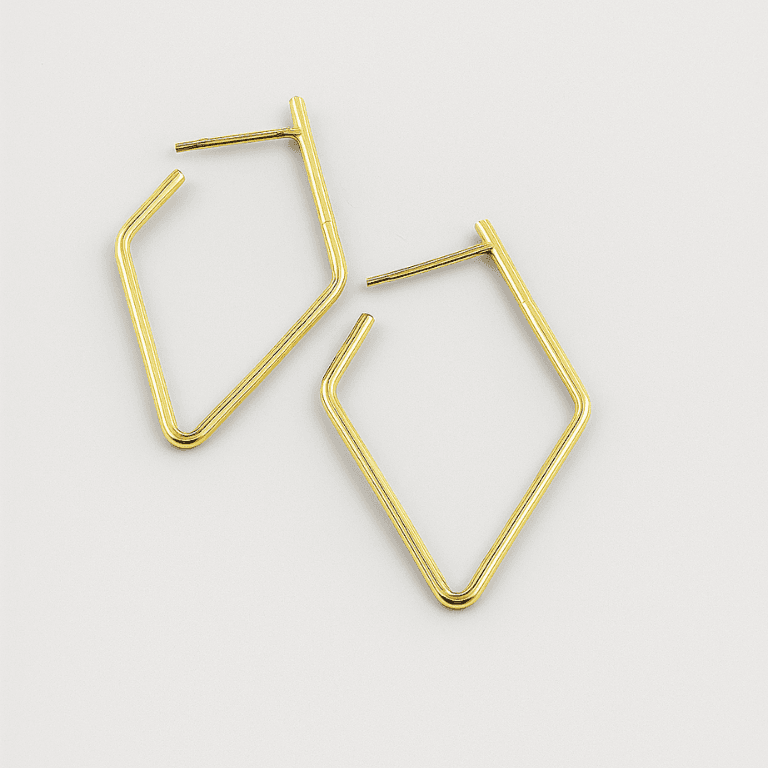 Brinco Argola Formato Losango Banhado a Ouro 18K