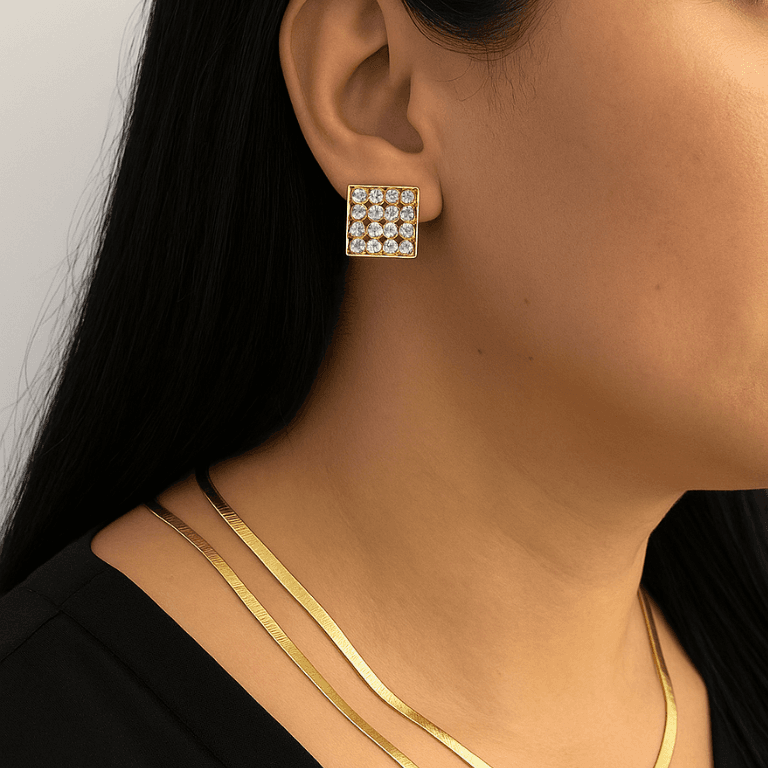 Brinco Quadrado Cravejado com Zircônias Banhado a Ouro 18K