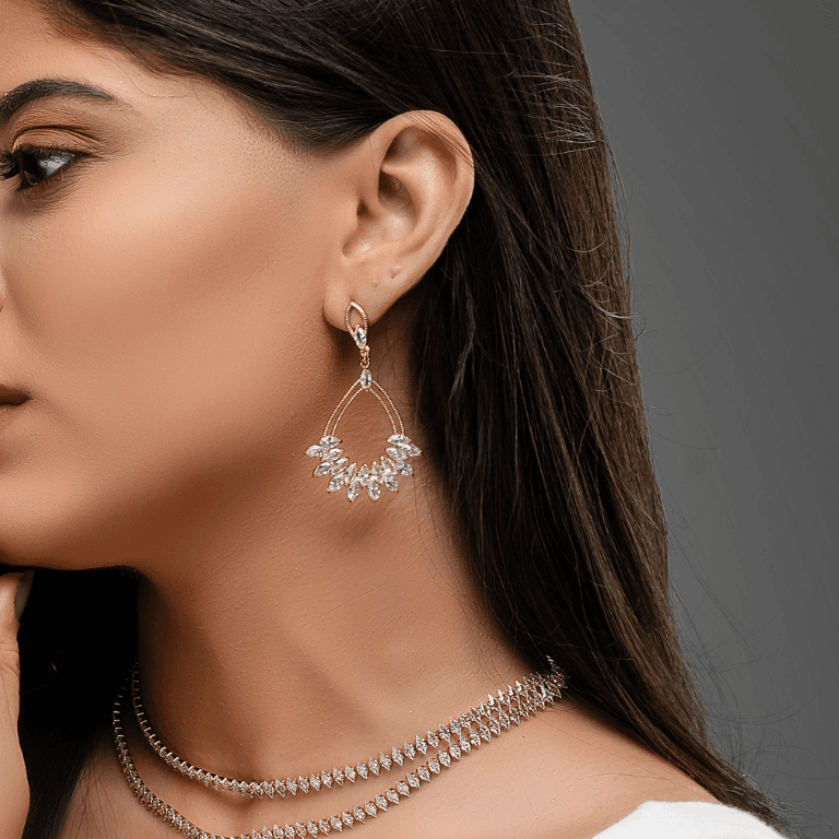 Brinco Luxo Gota com Zircônias Banhado a Ouro 18K — default