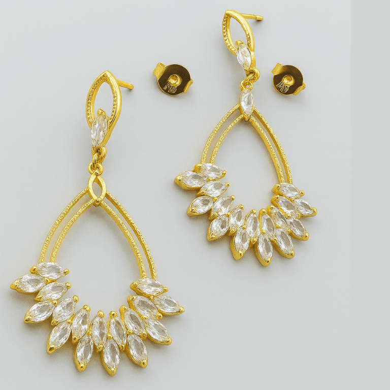Brinco Luxo Gota com Zircônias Banhado a Ouro 18K