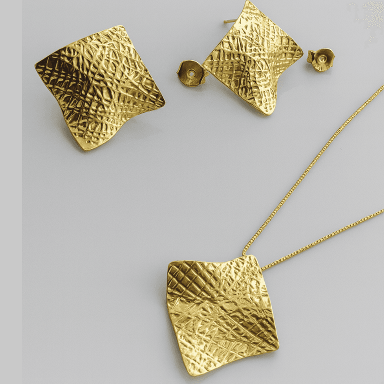 Conjunto Sofisticado com Detalhes banhado a Ouro 18K — default