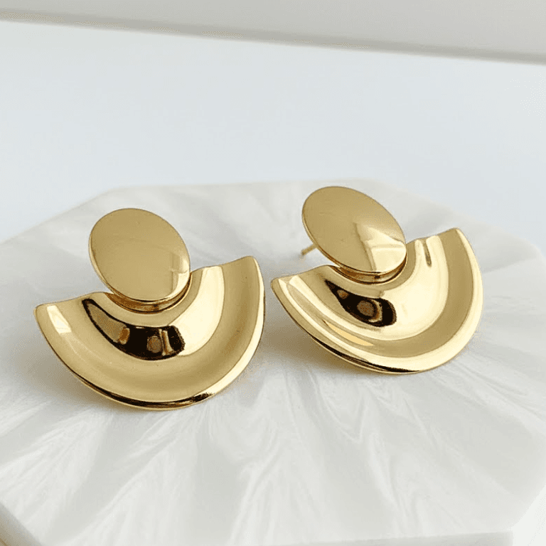 Brinco Leque Ondulado Banhado a Ouro 18K