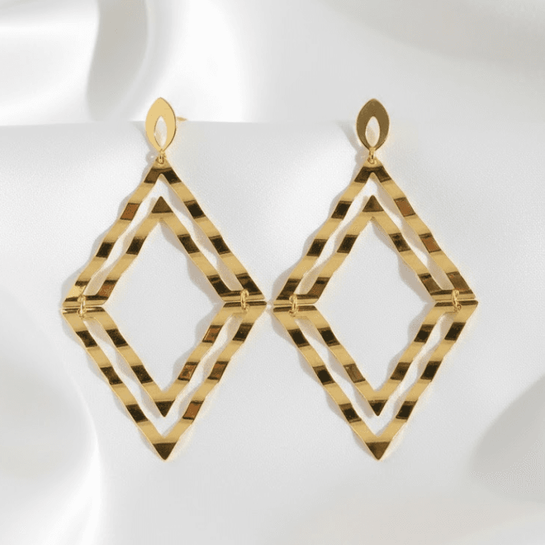 Brinco Maxi Losango Ondulado Banhado a Ouro 18K