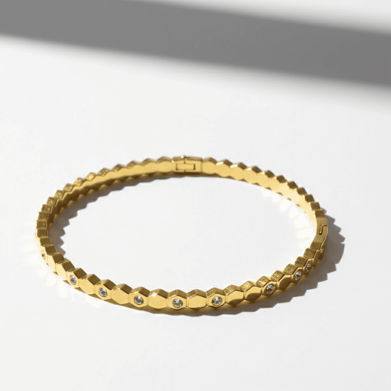 Bracelete em Aço Inox com Nove Strass — Dourado