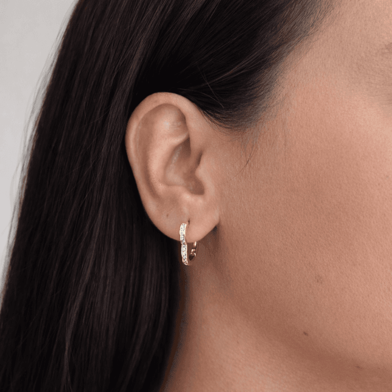 Brinco Argola Coração Cravejado com Zircônias Banhado a Ouro 18K — G