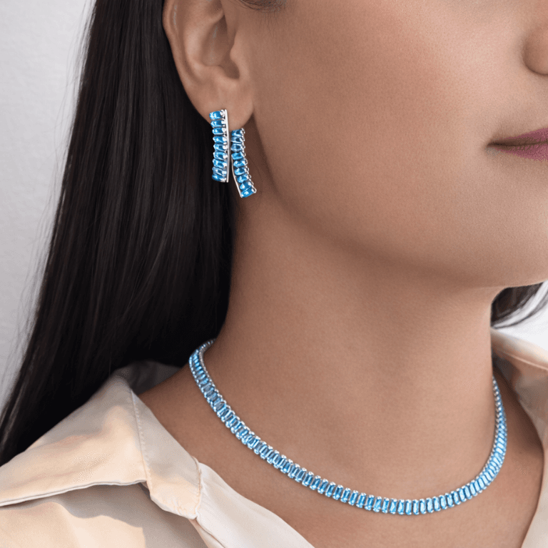 Brinco Riviera com Zircônias Retangulares Azul Banhado a Prata