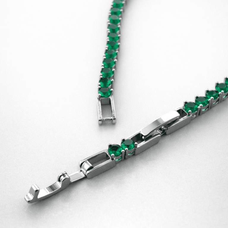 Pulseira Riviera Três Pontas com Zircônia Verde Esmeralda Banhada a Ouro Branco