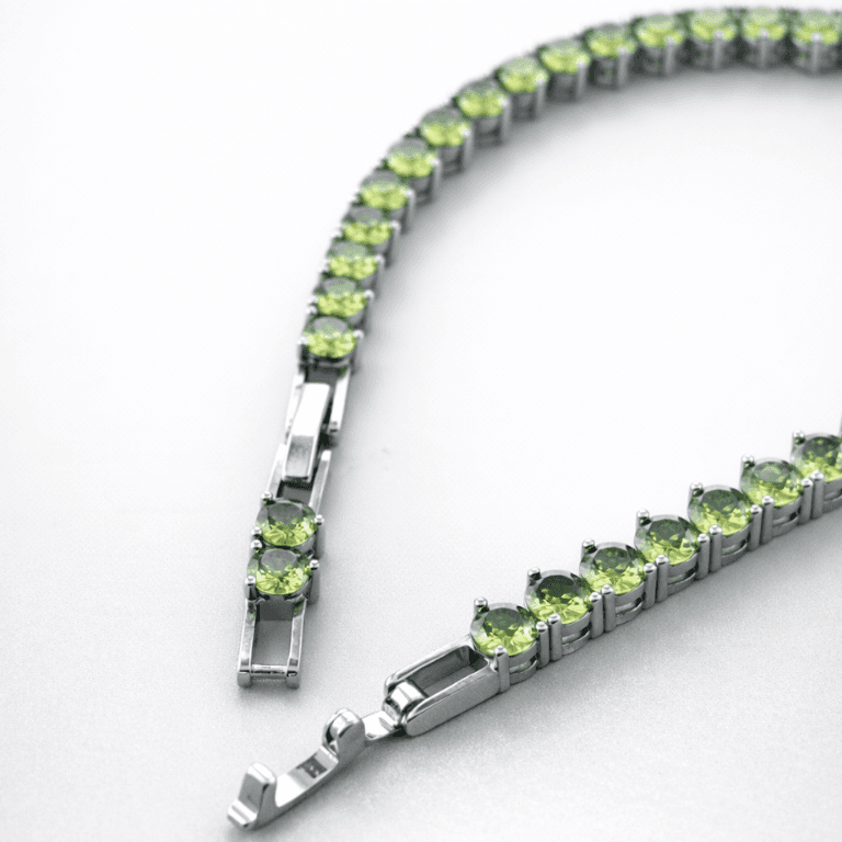 Pulseira Riviera Três Pontas com Pedra Peridoto Banhada a Ouro Branco