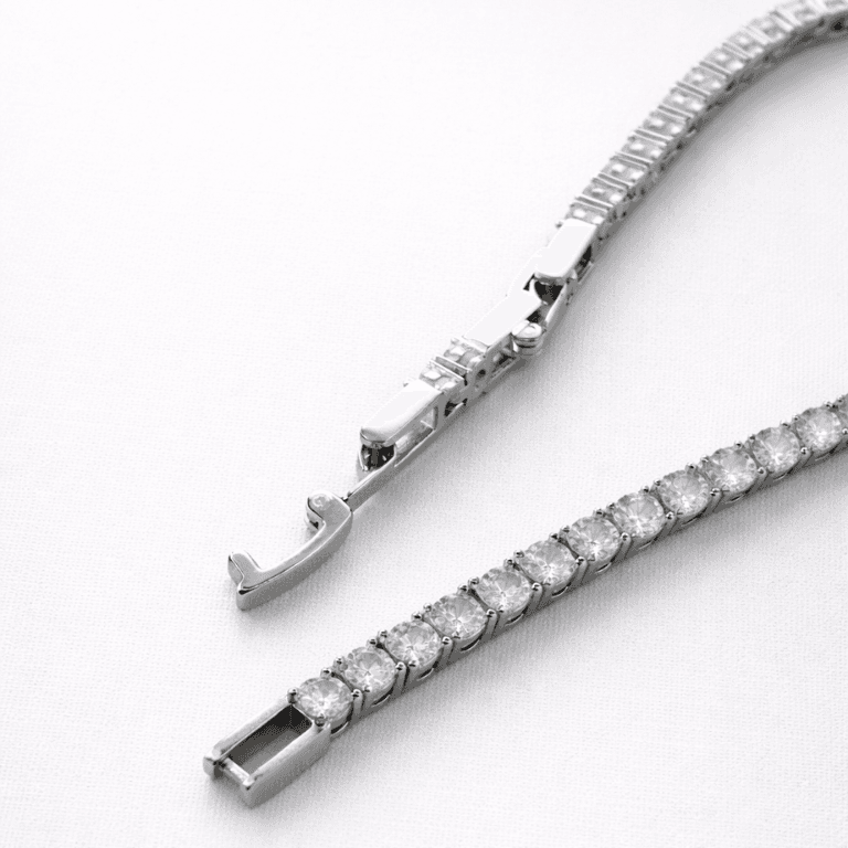 Pulseira Riviera Quatro Garras com Zircônias Brancas Banhado a Ouro Branco