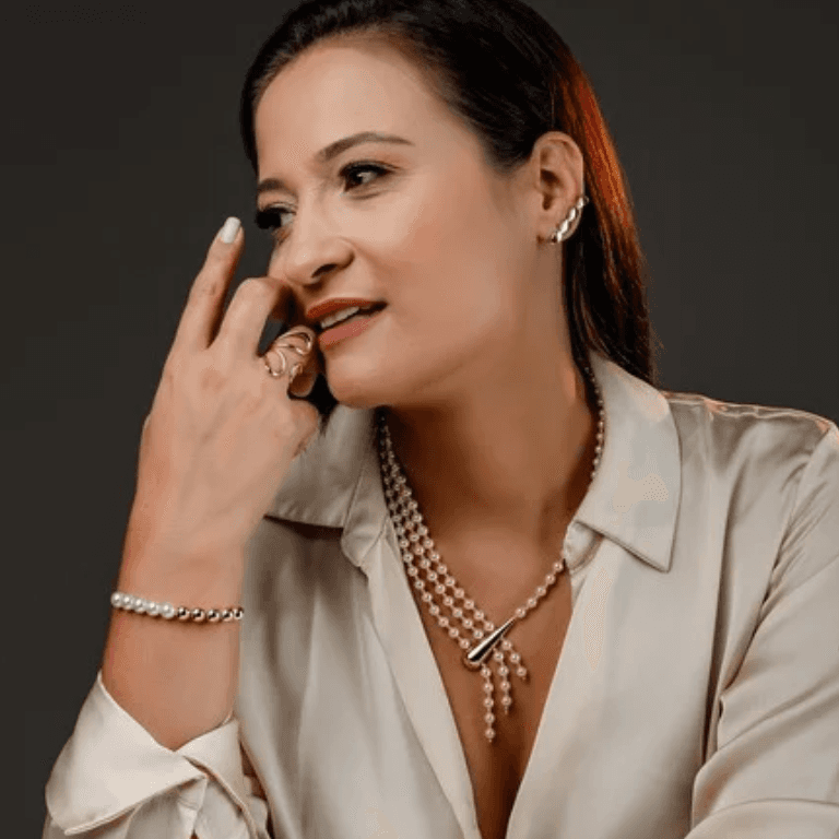 Pulseira Elos de Corações com Pérolas Banhada a Ouro 18k