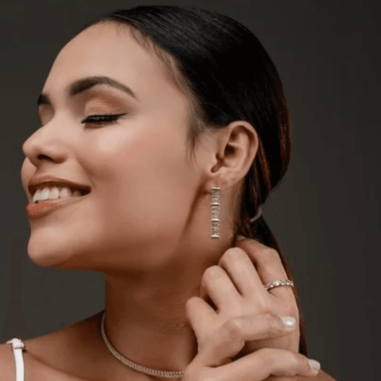 Brinco Riviera Baguete Banhado a Ouro 18K