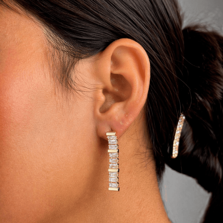 Brinco Riviera Baguete Banhado a Ouro 18K