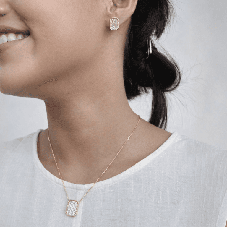 Conjunto Retangular Cravejado com Zircônias Banhado a Ouro 18K
