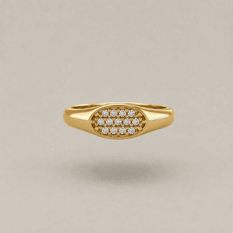 Anel com Chapa Cravejada em Zircônias Banhado a Ouro 18K — 12