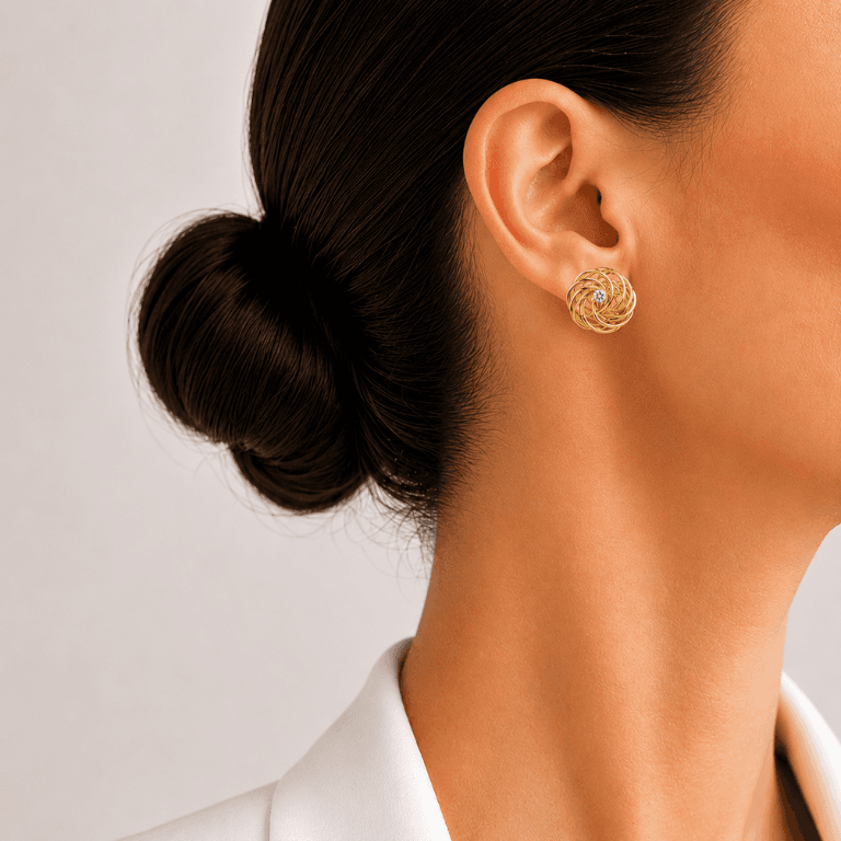 Brinco Elos Entrelaçados Cravejado em Zircônia Banhado a Ouro 18K